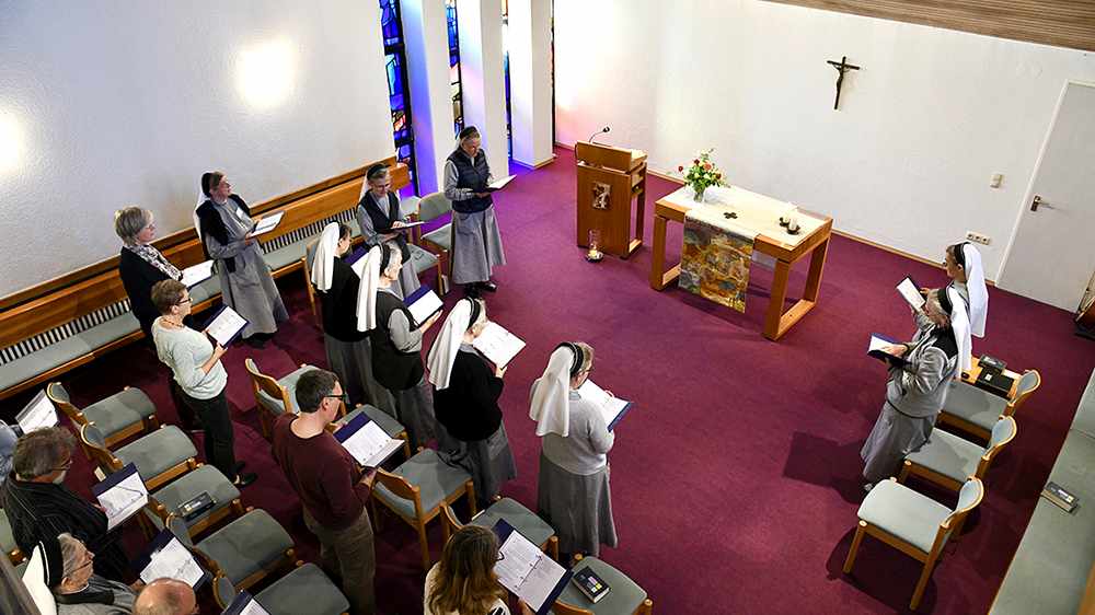 Tagzeitengebet mit Gästen in der Gästehauskapelle