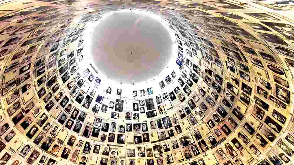 In der Halle der Namen in der Gedenkstätte Yad Vashem werden die Schicksale, Namen und Daten der mehr als sechs Millionen Juden, die während des Holocaust getötet wurden, erfahrbar