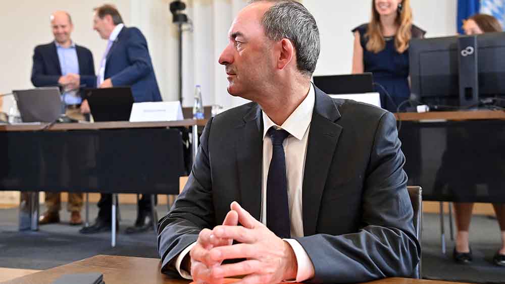 Kein Interesse: Hubert Aiwanger schwieg während der Sitzung des Zwischenausschusses im Bayerischen Landtag 