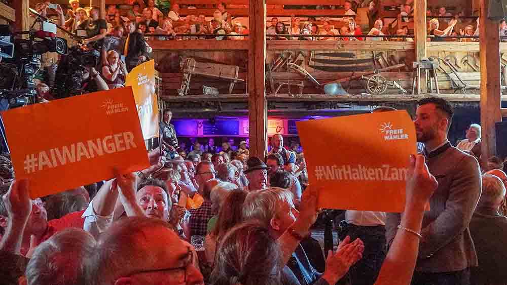 Bei einem Wahlkampfauftritt in Abensberg konnte sich Hubert Aiwanger der Unterstützung sicher sein