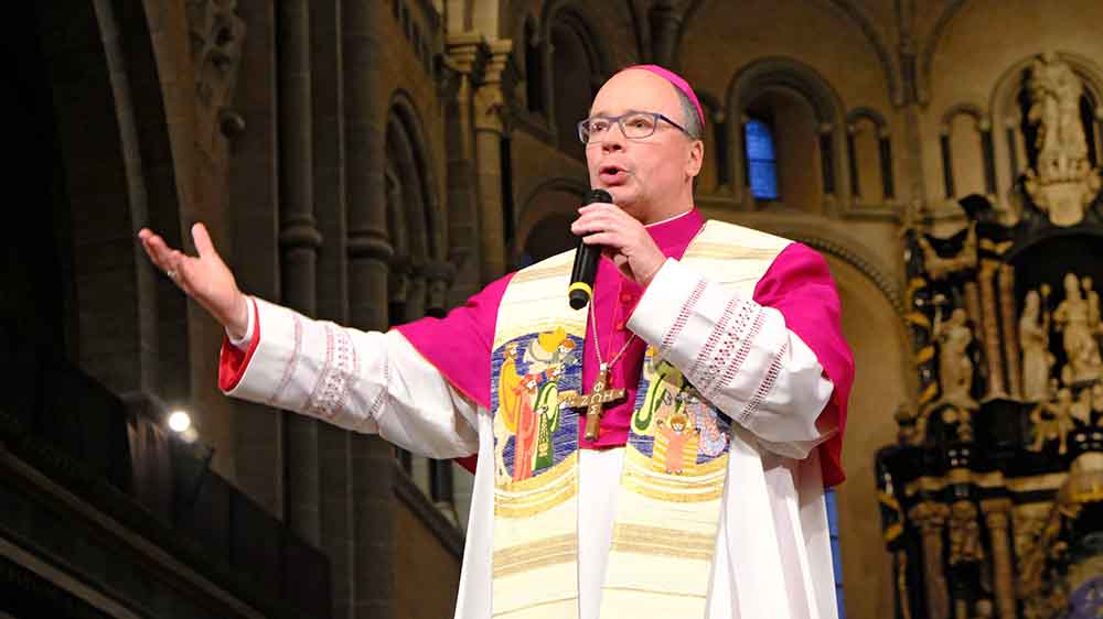Der Trierer Bischof Stepan Ackermann akzeptiert das Urteil 