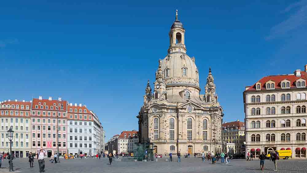 In der Frauenkirche wird eine Friedensandacht gefeiert