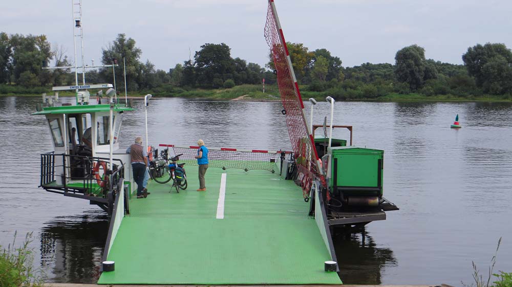 Die Elbfaehre "Ilka" in Schnackenburg