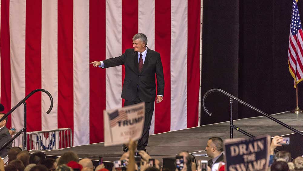Franklin Graham spricht im August 2017 bei einer Veranstaltung des damaligen US-Präsidenten Donald Trump