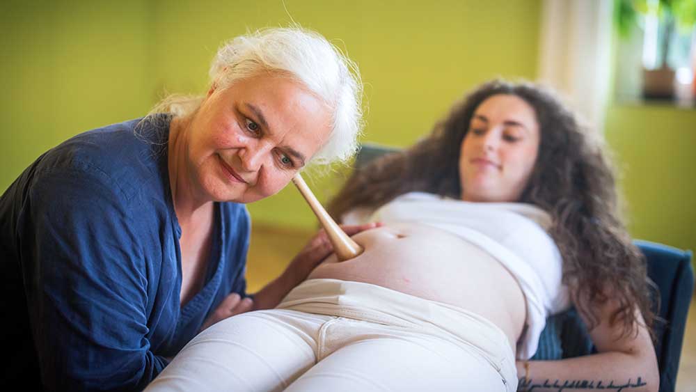 Image - Gewaltfreie Geburten: Rosen vor dem Kreißsaal sind kein Kompliment