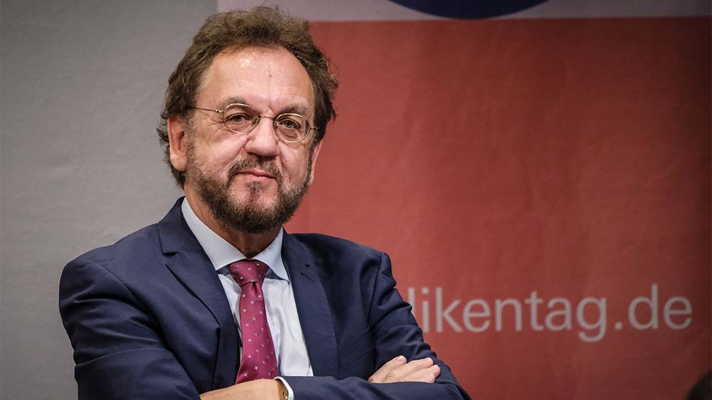 Als eine Ursache für die wachsende Attraktivität der AfD bis hin in bürgerliche Kreise nennt der Journalist Heribert Prantl den Umgang des Staates auch mit Kritikern in der Corona-Krise