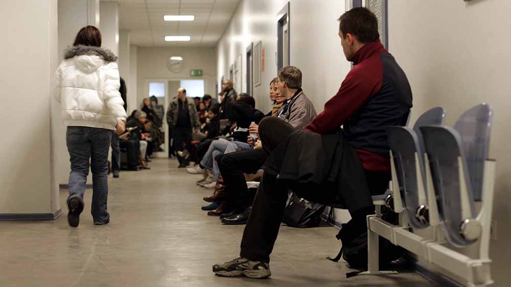 Weniger Geld bringt den Jobcentern Probleme, kritisiert der DGB