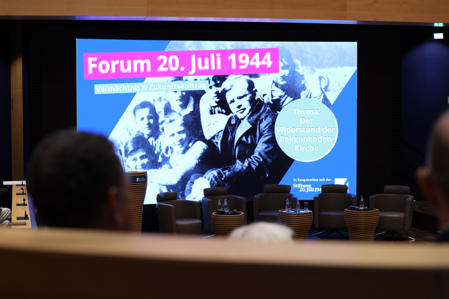 Eine Diskussion über Bonhoeffer und die Bekennende Kirche in der Konrad-Adenauer-Stiftung