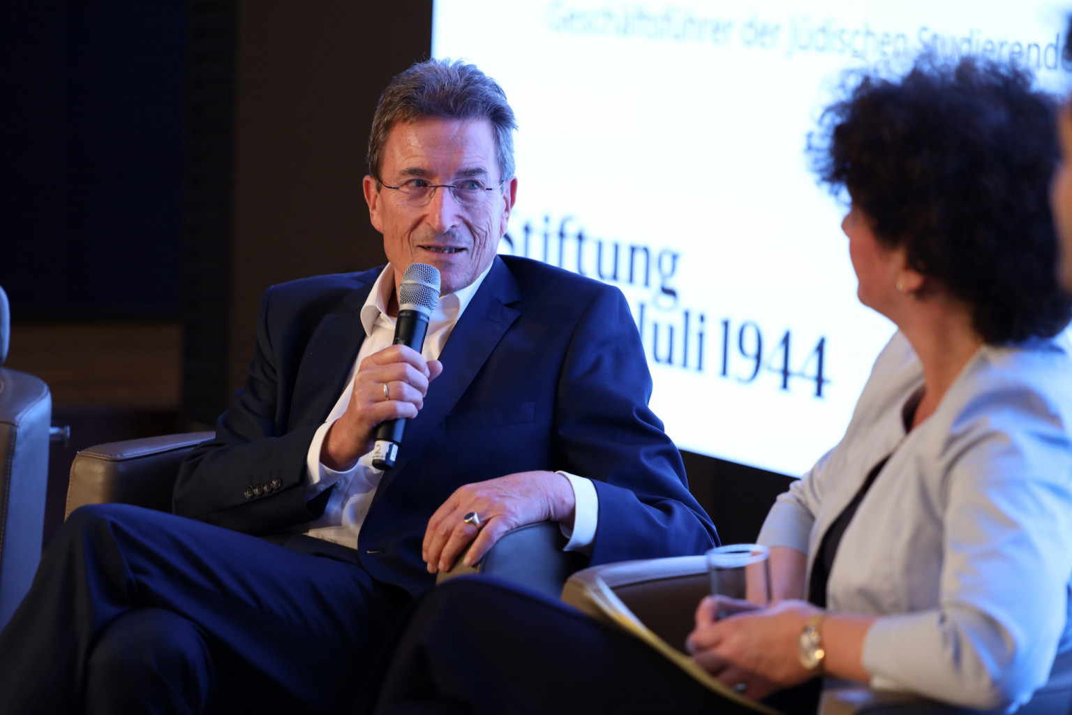 Wolfgang Huber hielt einen kritischen Vortrag über die Kirchen und den Widerstand in der NS-Zeit