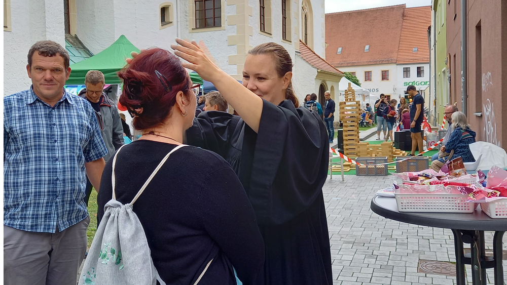 Segen to go auf der Kirchenmeile des Brandenburg-Tages in Finsterwalde 2023 Segen to go auf der Kirchenmeile des Brandenburg-Tages in Finsterwalde 2023