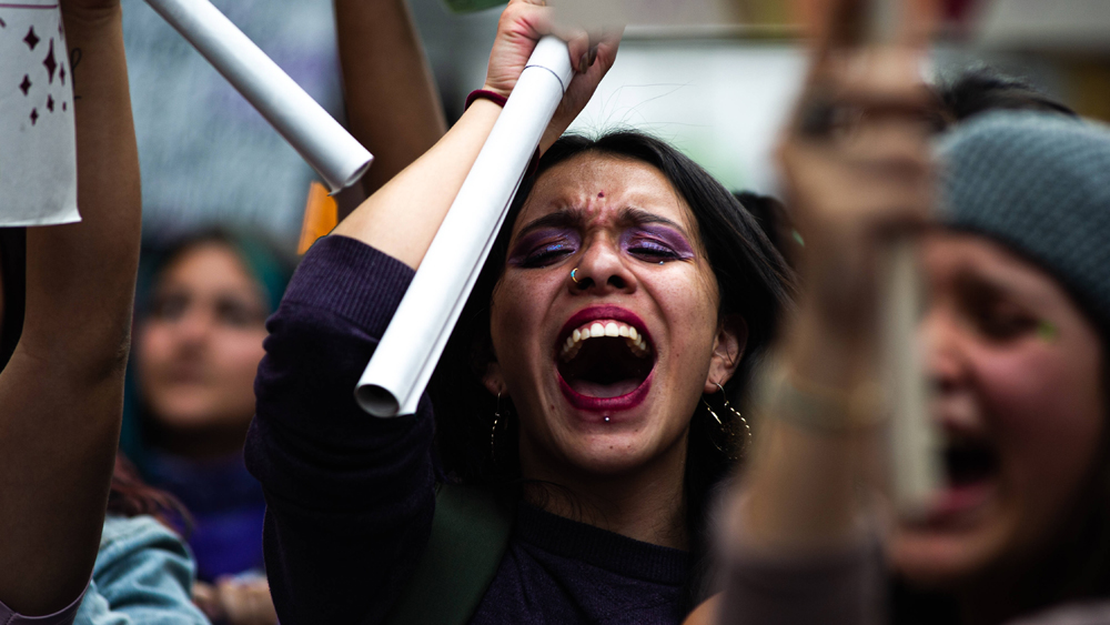 Frauen protestieren in Bogota