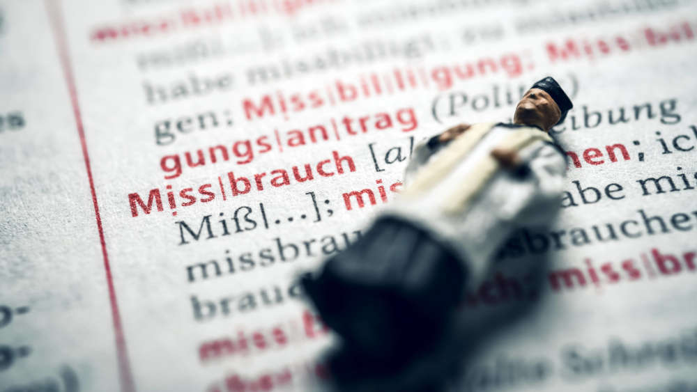 Jahrelang war kirchlicher Missbrauch in vielen Gemeinden ein Tabuthema (Symbolbild)