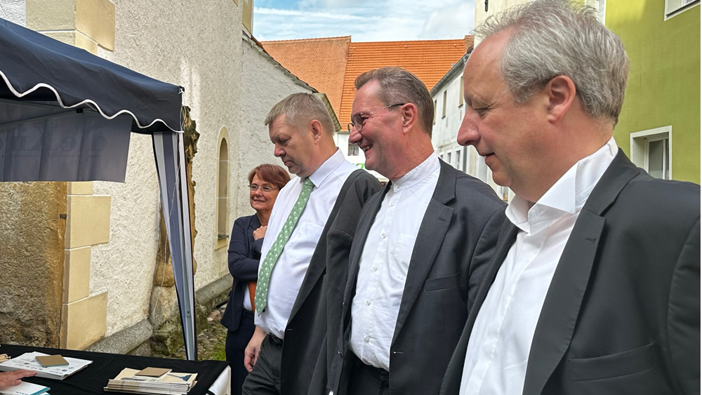 v.l.n.r. Priester Norbert Christoph, Superintendent Thomas Köhler, Bischof Christoph Stäblein v.l.n.r. Priester Norbert Christoph, Superintendent Thomas Köhler, Bischof Christoph Stäblein