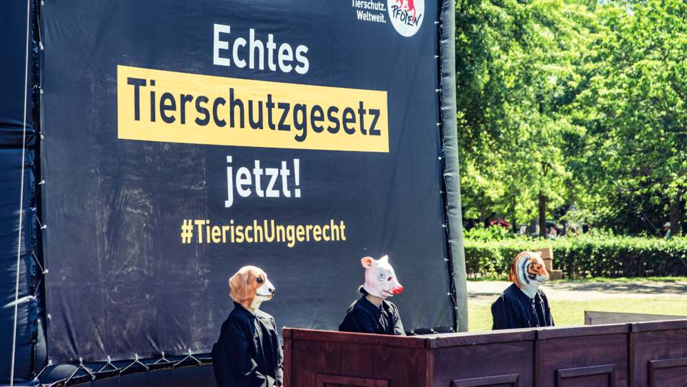 Protestaktion vor dem Reichstag für ein Tierschutzgesetz