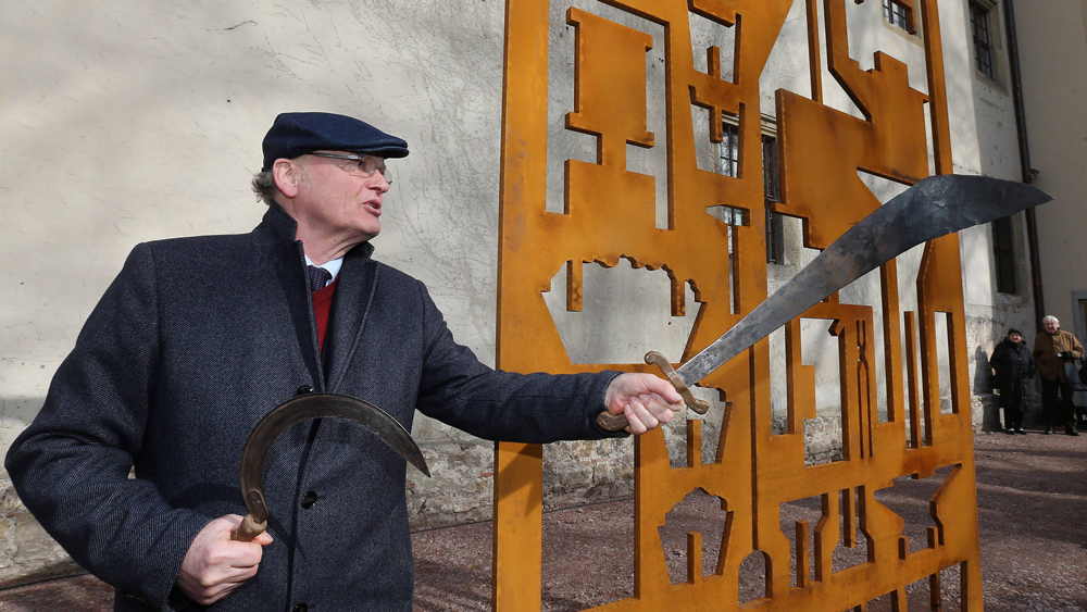 Friedrich Schorlemmer bei Einweihung Denkmal "Schwerter zu Pflugscharen 2017 in Wittenberg