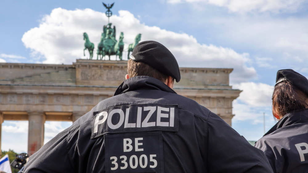 Solidaritätskundgebung für Israel am Brandenburger Tor, 1300 Menschen demonstrieren Solidarität mit Israel vor dem Brandenburger Tor
