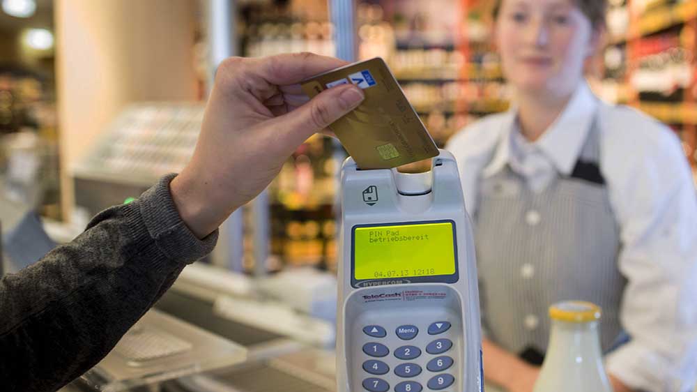 Im Supermarkt sollen Asylsuchende mit Karte bezahlen
