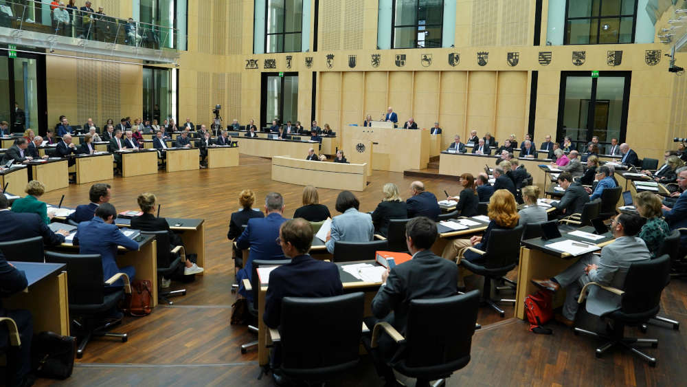 Wegen des Angriffs der radikalislamischen Hamas auf Israel gab es eine Schweigeminute im Plenarsaal des Deutschen Bundesrats