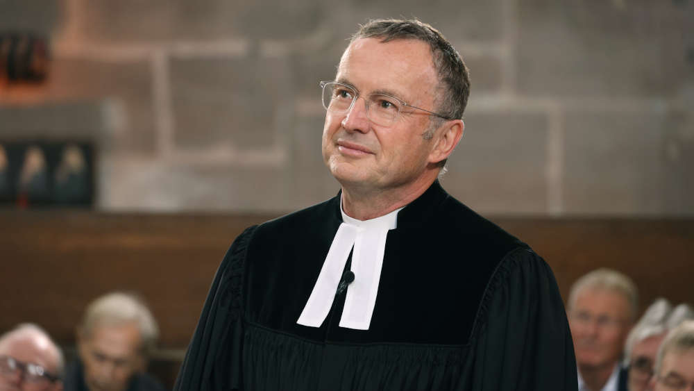 Landesbischof Christian Kopp beim Festgottesdienst zur Einführung in sein Amt in der Nürnberger Lorenzkirche (Archivbild)