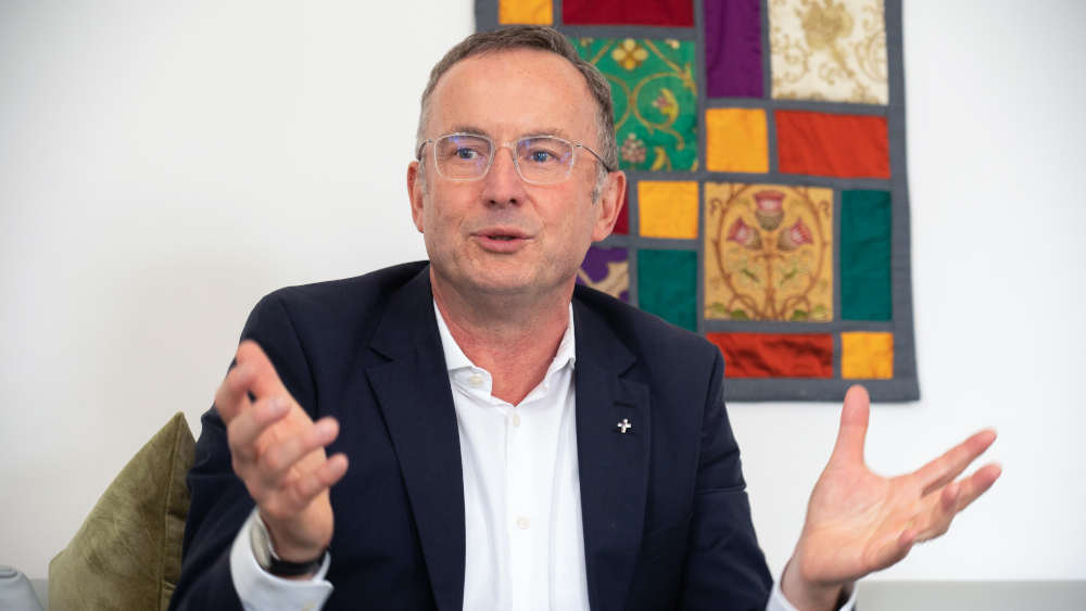 Landesbischof Christian Kopp aus Bayern kritisiert die Rahmenbedingungen der Studie