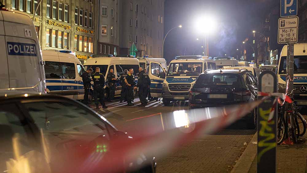 Auf vielen pro-palästinensischen Demonstrationen wie hier in Berlin-Neukölln zeigte die Polizei starke Präsenz