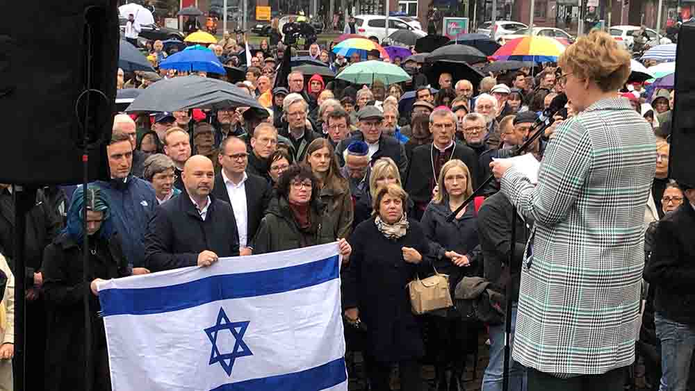 Gegen Antisemitismus und Israel-Hass: Niedersachsens Innenministerin Daniela Behrens auf der Demonstration in Hannover