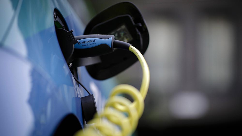 Die Zahl der Neuzulassungen von E-Autos steigt stark