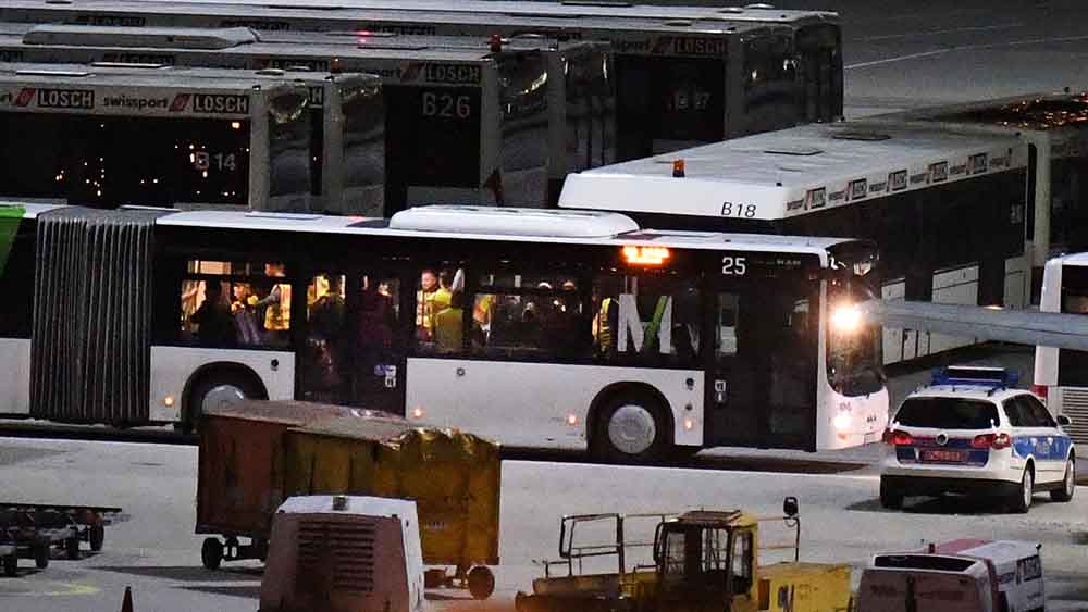 Mehr Menschen sollen abgeschoben werden (Archiv)