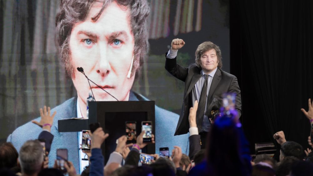 Javier Milei, selbsternannter „Anarchokapitalist“, wirbt mit extrem liberalen und rechtsextremen Positionen