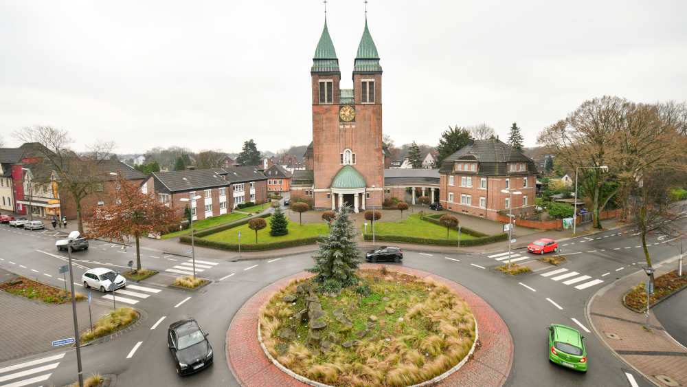 Auch die Stadt Gladbeck wird den bisherigen Kardinal-Hengsbach-Platz umbenennen