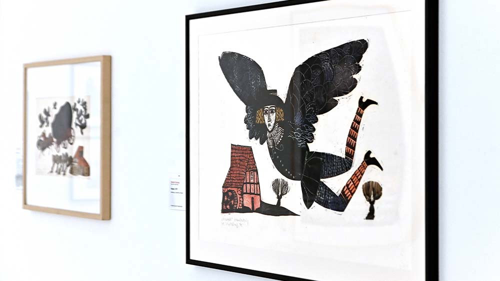 Preußler schuf mit Krabat eine Geschichte um einen jungen Zauberlehrling. Das Foto zeigt ein Linolschnitt auf Papier in einer Ausstellung in der Ludwiggalerie Oberhausen