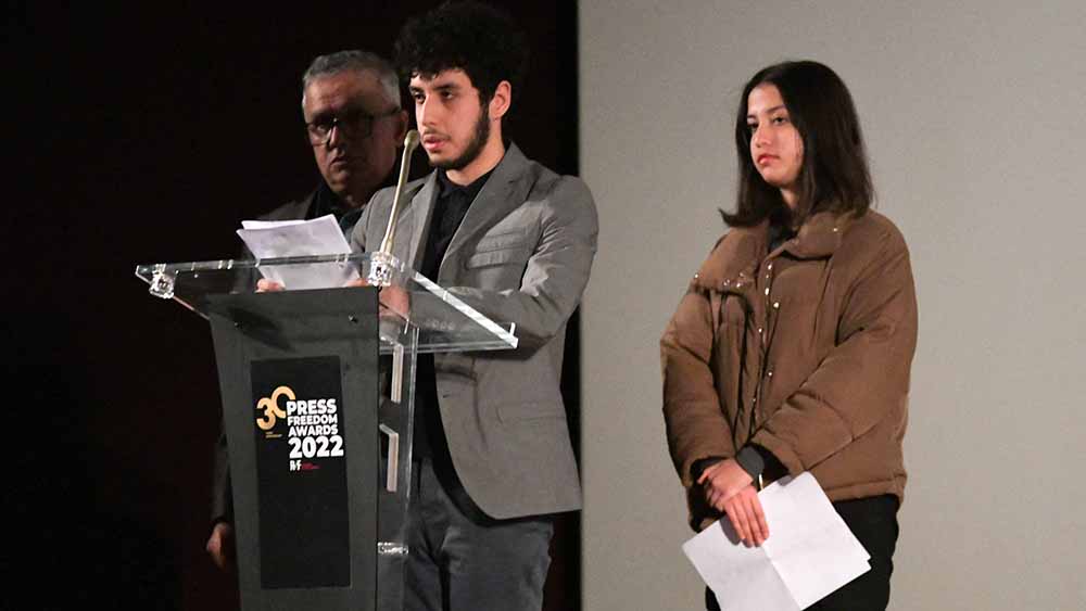 Die Kinder von Narges Mohammadi nahmen im vergangenen Jahr einen Preis in Paris entgegen. Ihre Mutter saß im Gefängnis