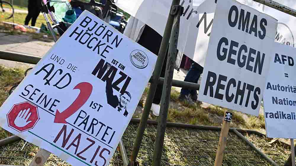 Bundesweit sind die "Omas gegen Rechts aktiv – und zeigen klare Kante