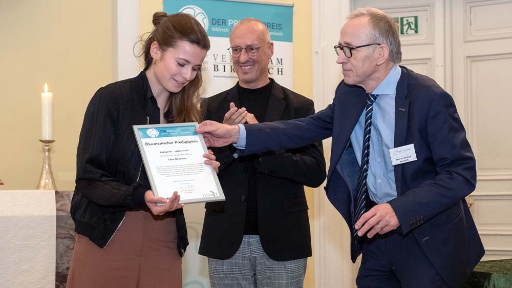 Luisa Neubauer hat die nicht dotierte Auszeichnung in der Kategorie Lebenswerk erhalten