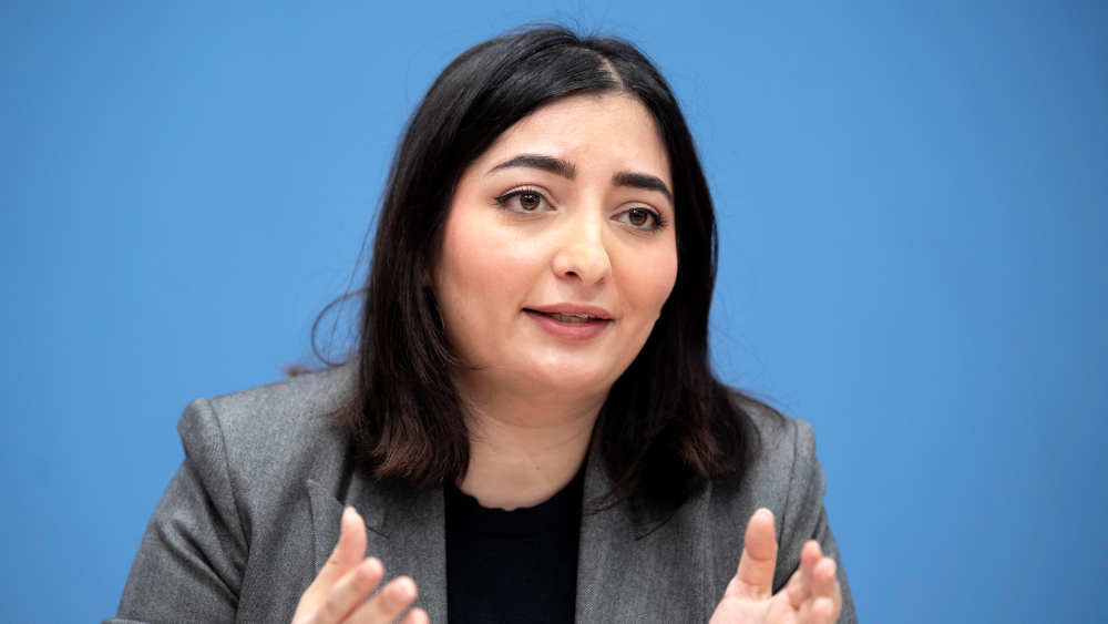 Die Integrationsbeauftragte der Bundesregierung, Reem Alabali-Radovan (SPD) wirft der CDU und CSU Stimmungsmache gegengegen Geflüchtete, Migrantinnen und Migranten vor