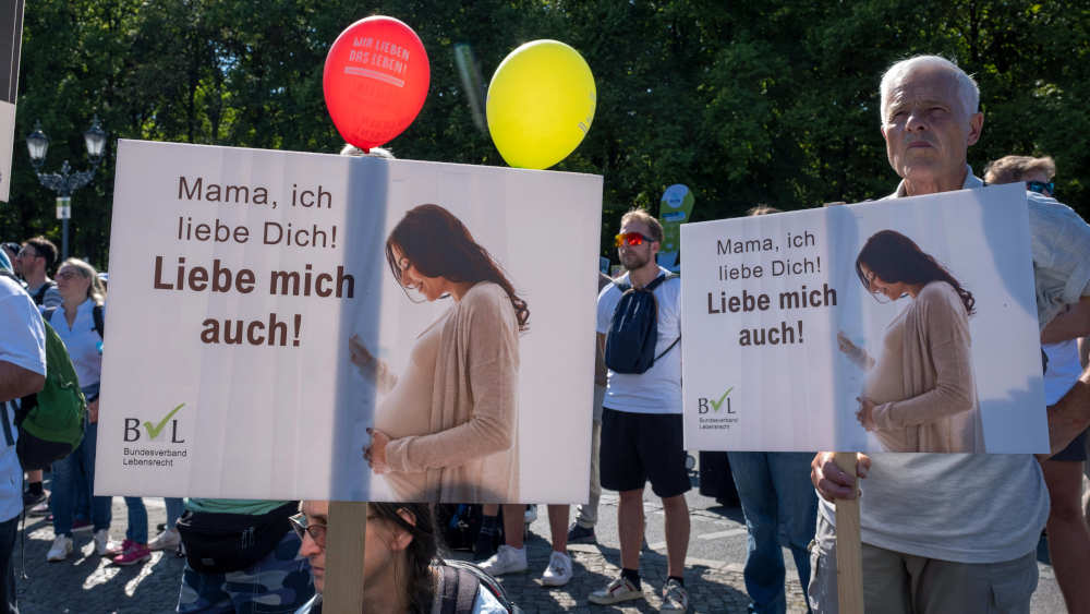 Abtreibungsgegner im Zentrum Berlins für einen unbedingten Lebensschutz (2023)