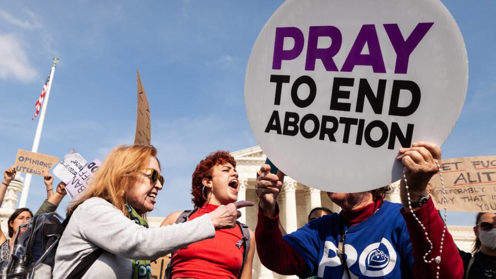 Aufeinandertreffende Demonstrationen vor dem Supreme Court nach dem Ende von Roe vs. Wade (Archiv)