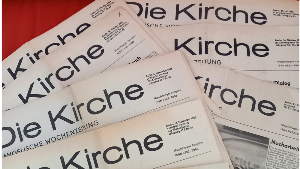 verschiedene Ausgaben die Kirche aus dem Jahr 1988