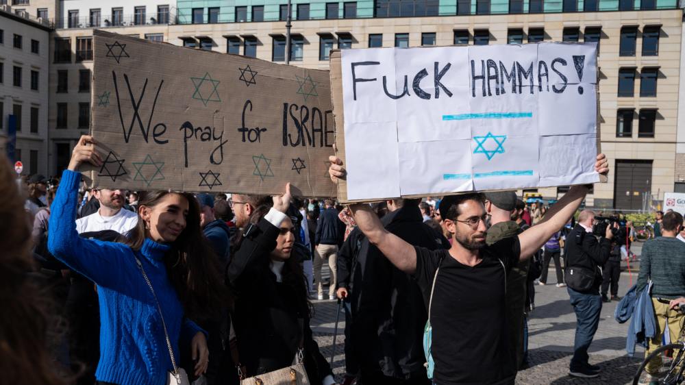 Pro-israelische Solidaritätskundgebung auf dem Pariser Platz vor dem Brandenburger Tor 