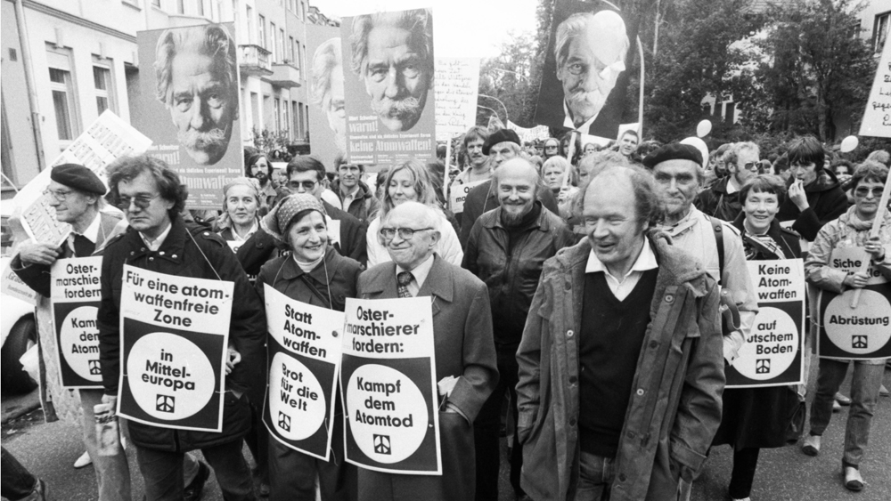 Helmut Gollwitzer bei der Friedensdemo in Bonn 1981