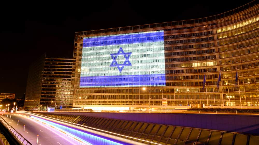 Die israelische Flagge auf dem Gebäude der EU-Kommission in Brüssel