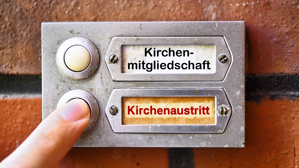Klingelschild mit Kircheneintritt und Kirchenaustritt