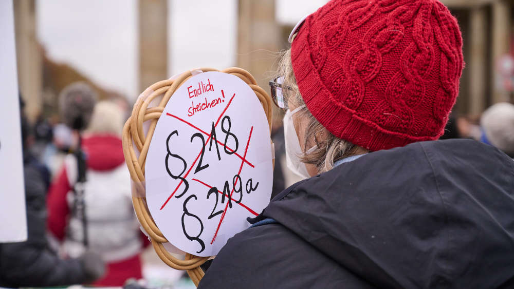 Über den Paragrafen 218 soll noch in dieser Woche der Bundestag beraten, fordert eine Gruppe Abgeordneter