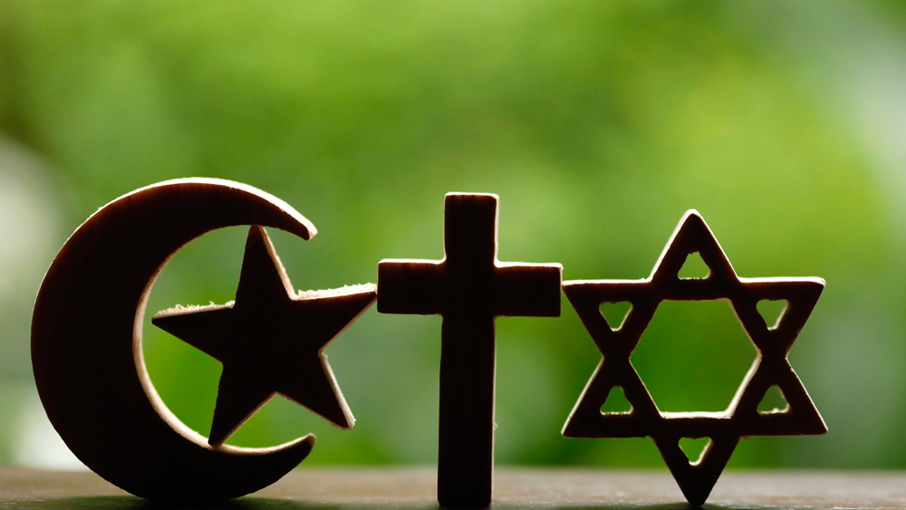 Islamisches, christliches und jüdisches Glaubenssymbol: Beim interreligiösen Dialog geht es darum, Gemeinsamkeiten zu finden