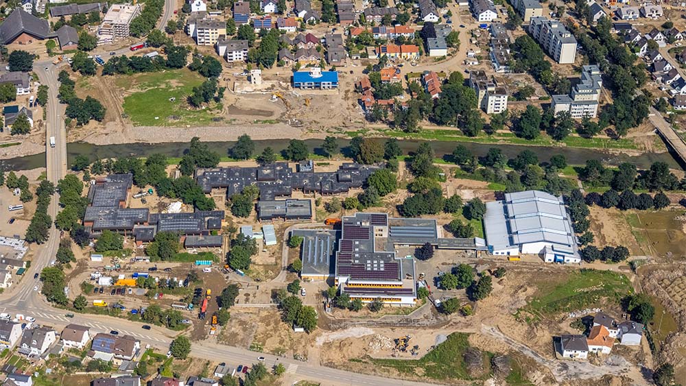 Ein Luftbild zeigt das Überschwemmungsgebiet in Bad Neuenahr-Ahrweiler