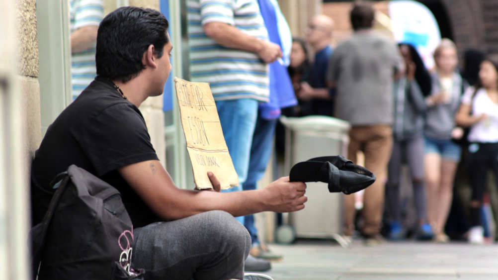 Der Obdachlosen-Seelsorgers Harald Schröder rät gerade jetzt in der kalten und nassen Jahreszeit dazu, auf die Bitten bettelnder Menschen einzugehen