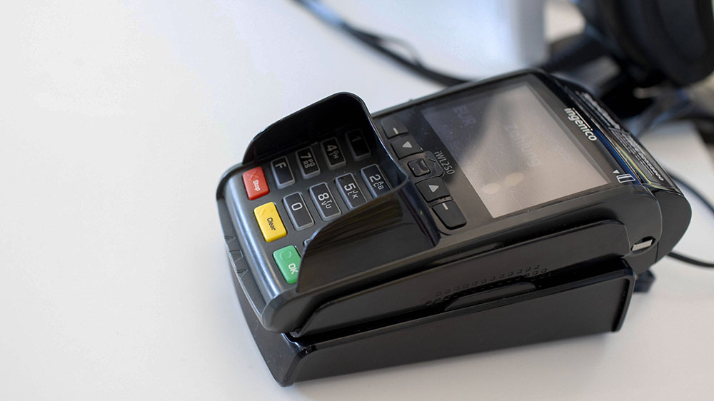 Image - Wie Kommunen eine Bezahlkarte für Flüchtlinge bewerten