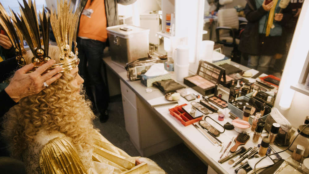 Eine Jury hat die 17-jährige Schülerin für eine zweijährige Amtszeit zum Nürnberger Christkind gewählt