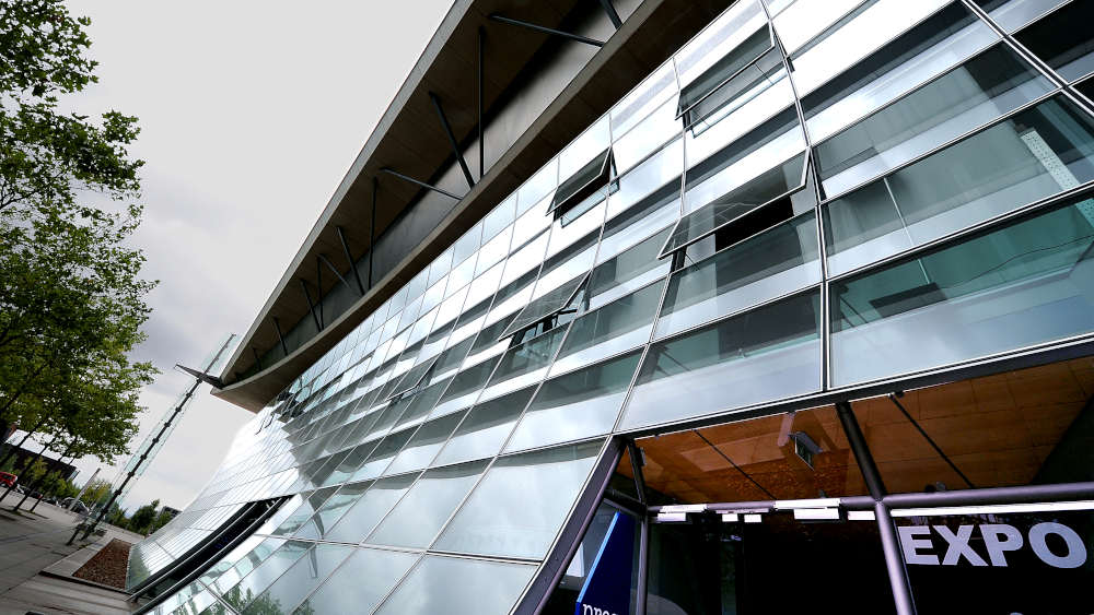 Teil der Fassade des ehemaligen deutschen Pavillons auf dem Expo-Gelände in Hannover