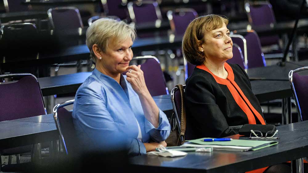 Kirsten Fehrs (li.) und Annette Kursches bei ihren Wahlen im November 2021